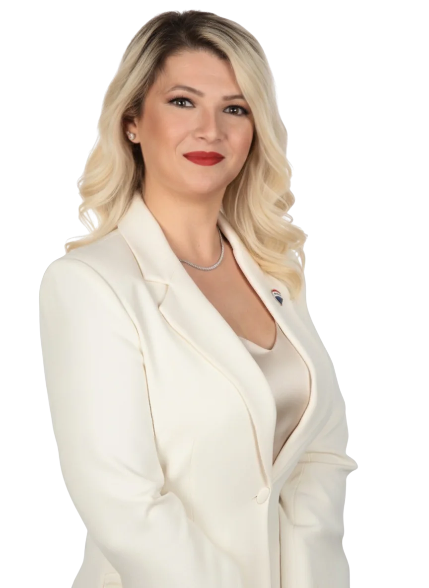 Begüm Atay — RE/MAX Mega gayrimenkul danışmanı