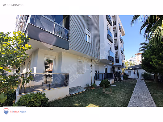 Kızıltoprak’ta havuzlu sitede bahçe katı — 1. fotoğraf